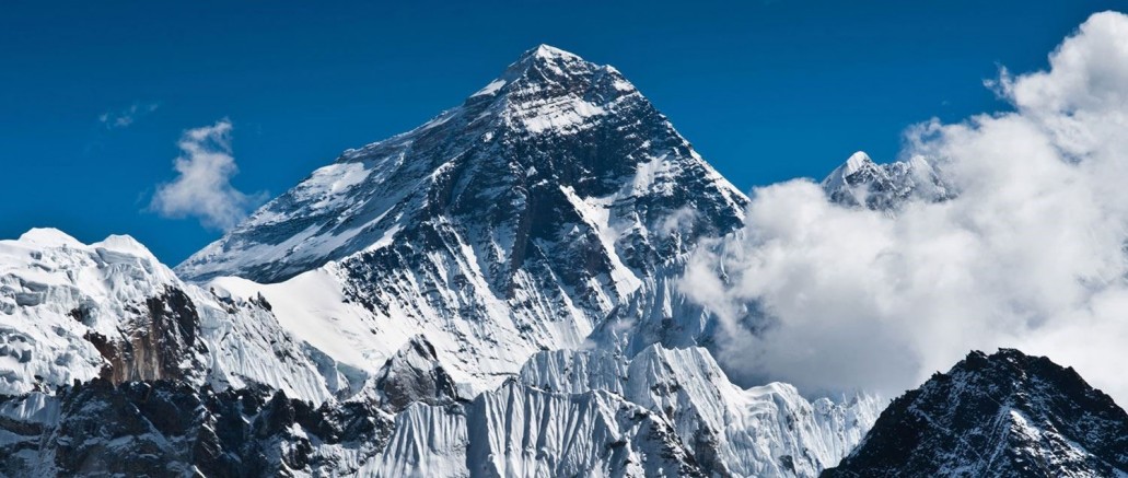 Nepalli dağcı 26. kez Everest’e tırmanarak rekor tazeledi