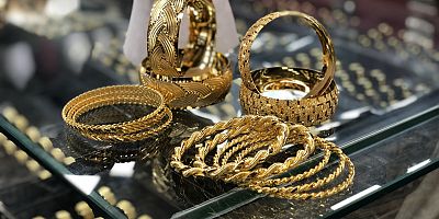 Altın fiyatlarının yükselmesiyle beraber imitasyon bileziklere gün geçtikçe talep artıyor.