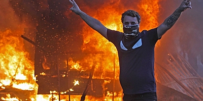 RESMİ TATİL - Tahrir Meydanı ateş altında!