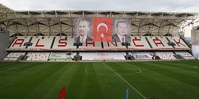 İzmir Alsancak Stadına 'Mustafa Denizli' adı verildi